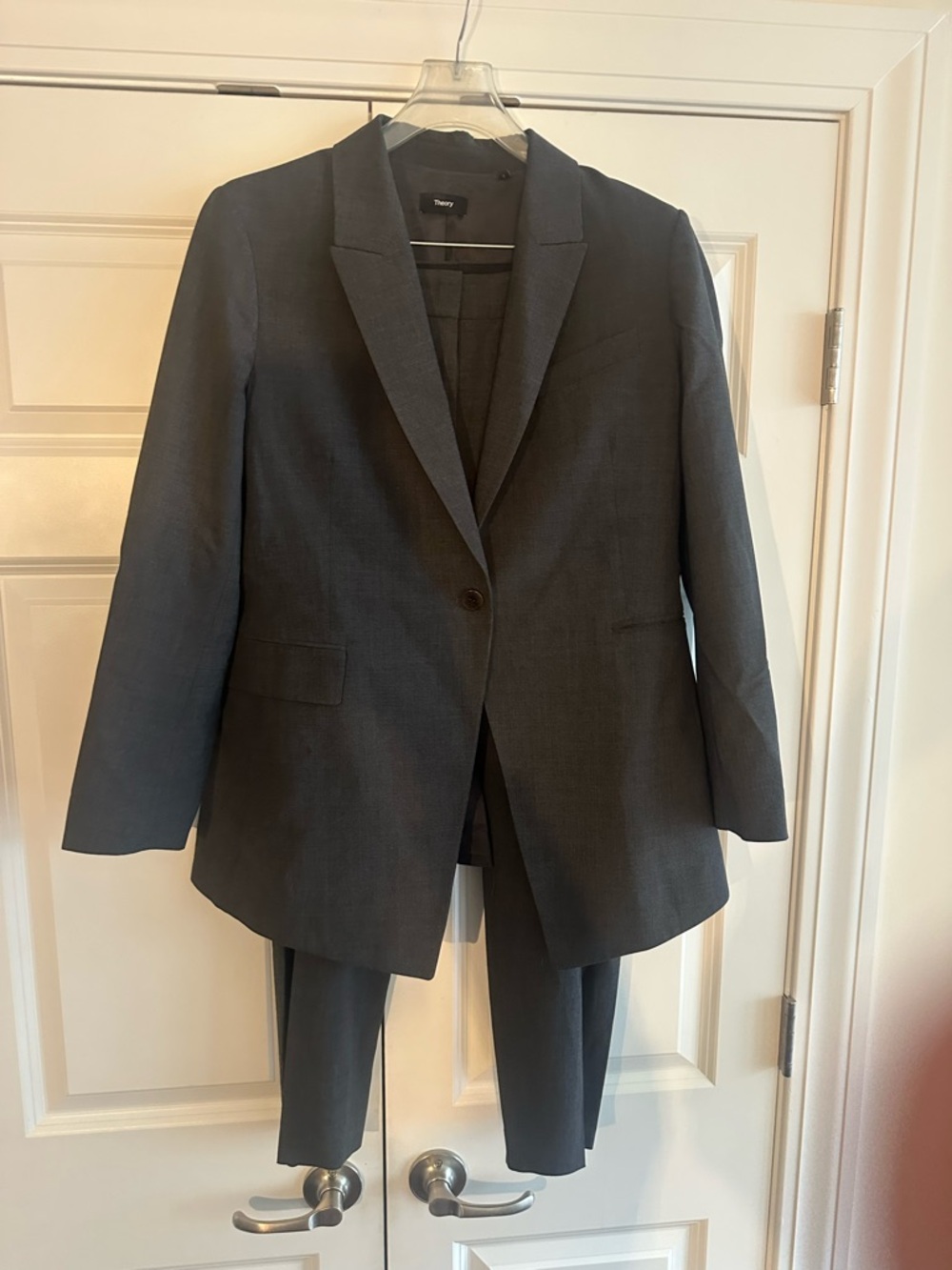 Theory Ladies Etienne blazer & Treeca pants.  Size 10